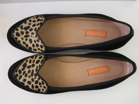 Black leather flat shoes with leopard skin print detail